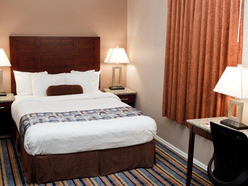 Hampton & By Hilton Downtown Toronto